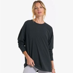 Vuori Featherweight Long Sleeve T-Shirt, size Medium